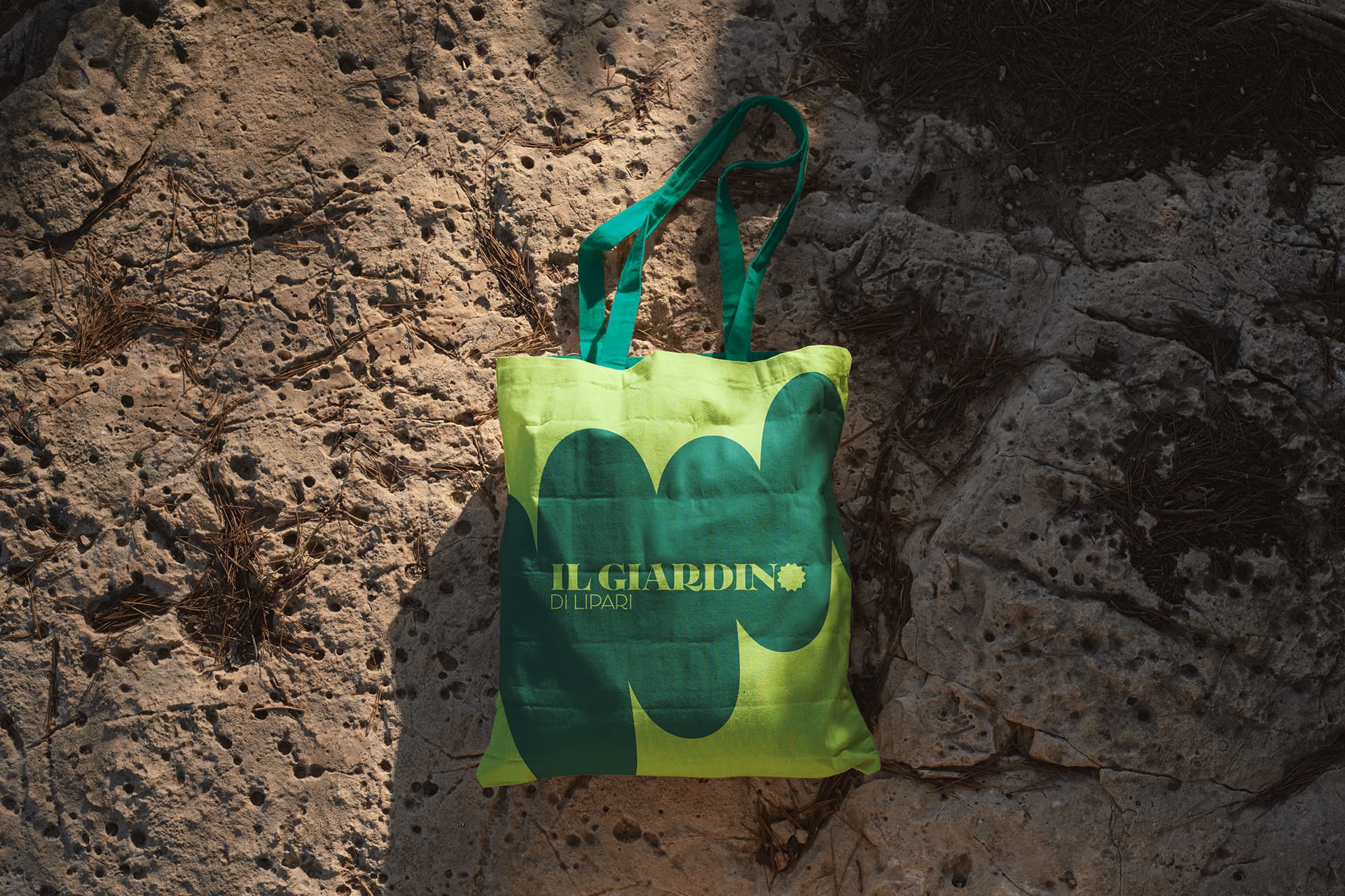 Il Giardino di Lipari's tote bags
